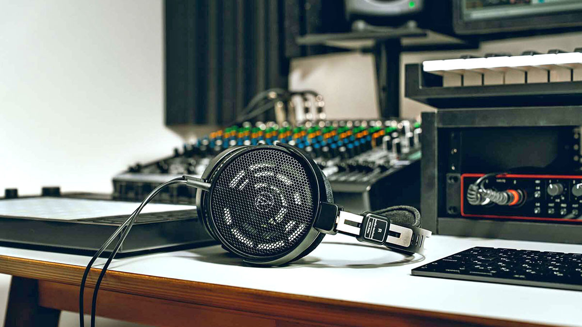 Audio-Technica_ath-r30x_05g-TWeb