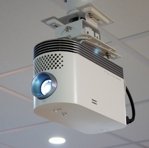 LG ProBeam HF80J