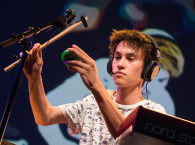 Jacob Collier and Ben Bloomberg Turn to DPA Microphones to Record Live Stage Shows