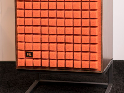 JBL Introduces Updated JBL100 Classic Loudspeaker at CES 2018