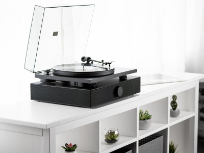 Andover Introduces Spindeck Plug-and-Play Belt-Drive Turntable