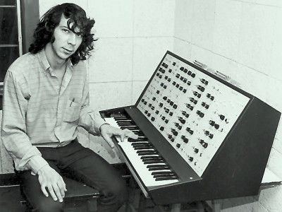 You Can DIY! Building a Guitar-Controlled Synthesizer - The Sample & Hold Time Machine
