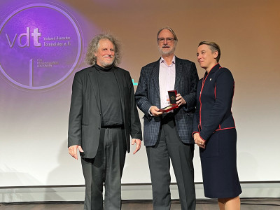 Karlheinz Brandenburg Receives Medal of Honor from Verband Deutscher Tonmeister