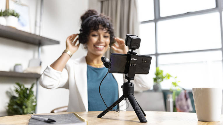 R de Releases All in One Vlogger Kit Mobile Solutions audioXpress