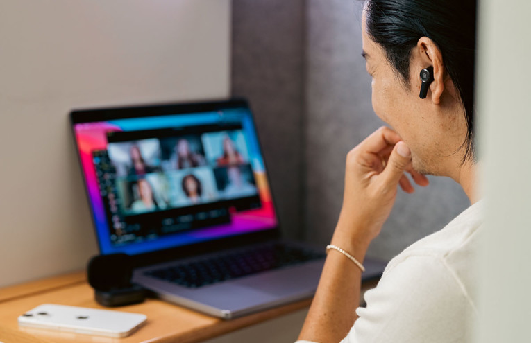 ヘッドホン Bang & Olufsen Cisco 950 Beoplay EX Bang & Olufsen Cisco 950: Earbuds designed for professionals