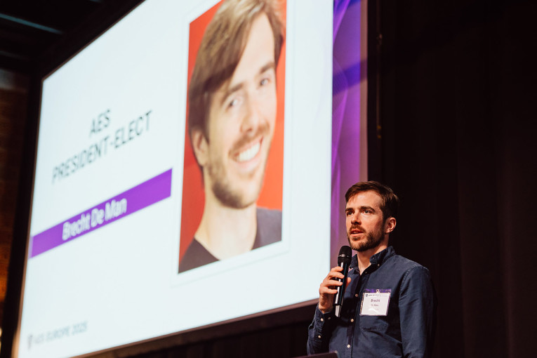 AES2025_Warsaw_54548866672-BrechtDeMan-Web