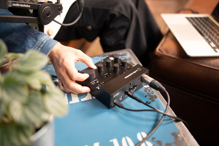 Amazon.com: Audio Technica AT-UMX3 USB Desktop Audio Mixer