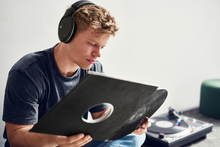 Sennheiser Unveils New HD 550 Headphones That Are Actually