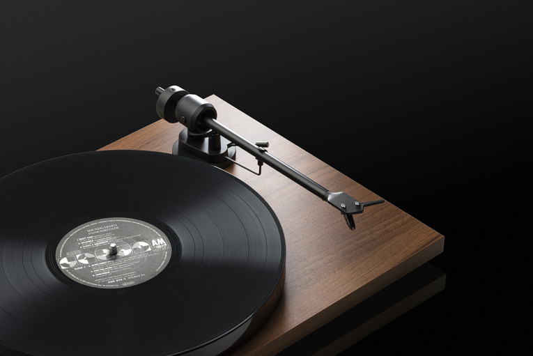 Pro-Ject E1 Phono Turntable + Edifier R1280T Wood Speaker Package –  Digitalis Direct