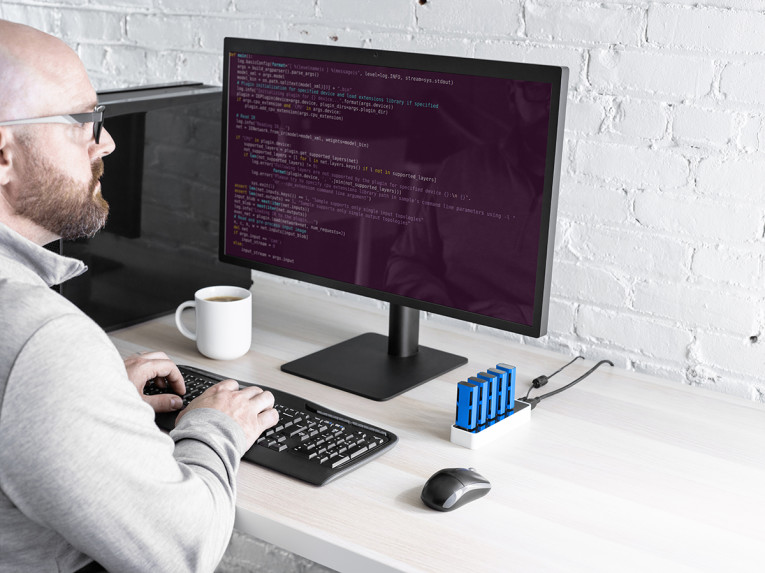Intel Neural Compute Stick 2　6個セット こういう使いみちが！ 「ATOMIC Pi」と「Neural Compute Stick 2