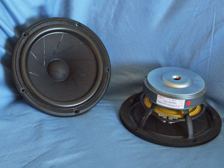 Sky laughさま専用 Test Bench: Scan-Speak 18M-4631T00 Revelator 6.5” Midrange Driver