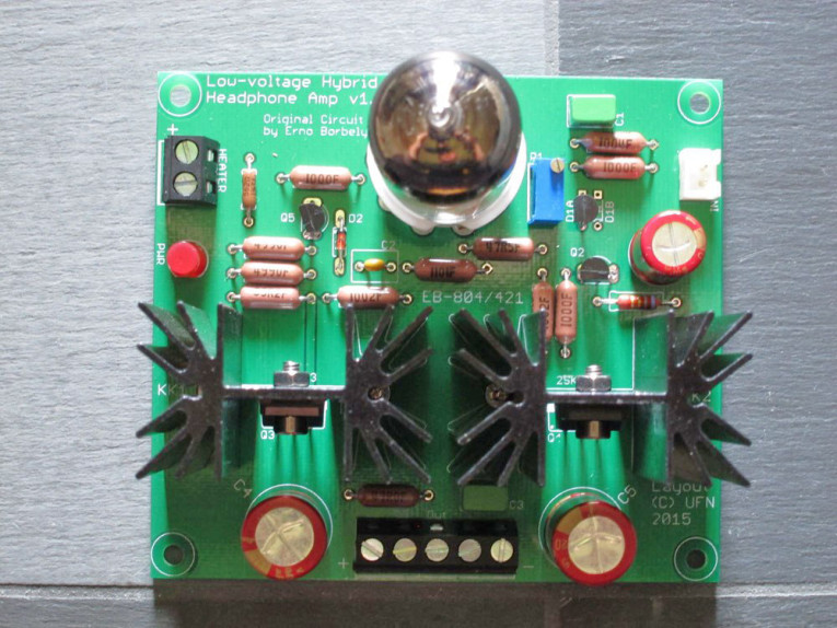 Hybrid headphone amplifier outlet