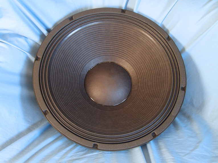 Test Bench: Eminence's Tour Grade NSW4018-8 18” Woofer | audioXpress