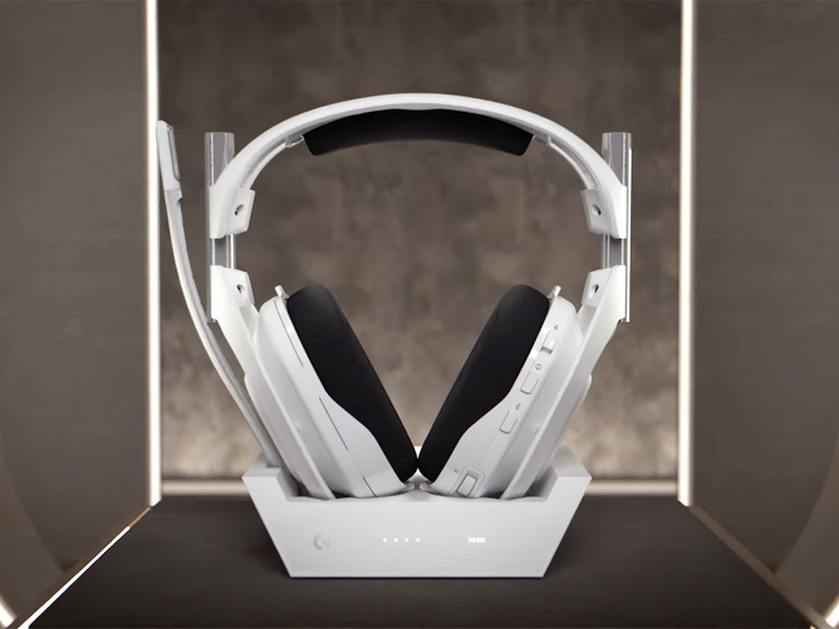 Headphones with base clearance station