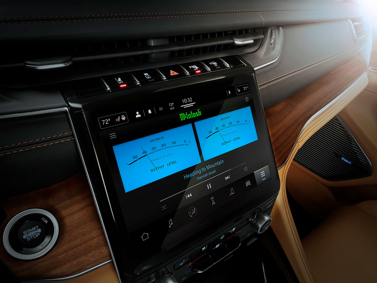 カーオーディオ Mcintosh MCD5000 McIntosh car audio is still in use today. - YouTube