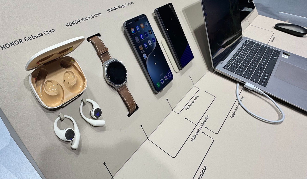 Honor Unveils AI-Powered Earbuds Open Advanced Design at MWC 2025