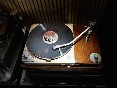 Retro vinylbeleving op de Thorens TD 124 DD Exclusive: beide dagen einde show