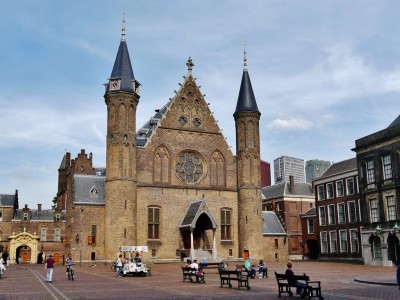 De afbraak van maatschappelijke, culturele en kerkelijke organisaties door Den Haag