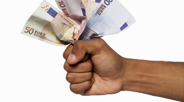 Afstudeerscriptie: hoge directiesalarissen ondermijnen geefbereidheid