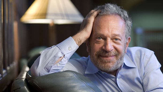 Vermogensfondsen volgens Robert Reich:Hoe plutocraten de democratie redden…