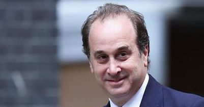 Brooks Newmark stapt alweer op na pikante foto’s