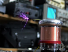 Schöne Funken mit tinyTesla-Bausatz