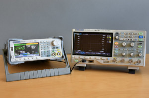 Membongkar isi dari Arbitrary Waveform Generator SIGLENT - Tridi