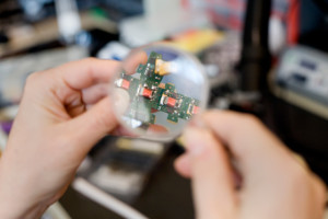 Smart Sand: Self-assembling Modules Can Replicate Objects