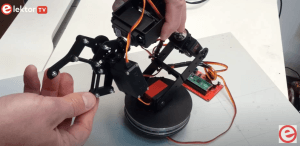 Assembling the Makerfabs 6-DOF Robot Arm With Raspberry Pi Pico