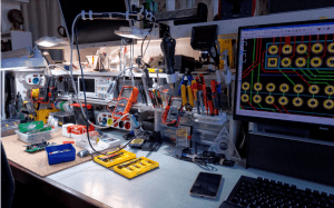 French Elektor Reader Patrick Besse’s Captivating Workspace