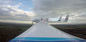 Flugzeug mit Hybrid-Antrieb