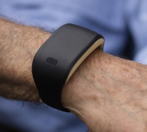 Intelligentes Armband wacht über ältere Menschen