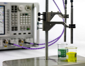 Dielektrische Materialmessung mit Keysight-Analysator