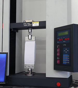 Experimenteller Aufbau zur Messung von Reibungskräften. © Frédéric Restagno und Christophe Poulard