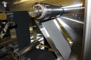 Fabricage van de bipolaire elektrode. Foto: Fraunhofer IKTS.