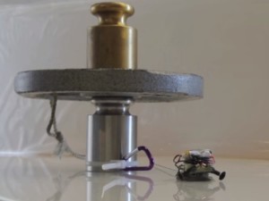 Micro-robots trekken zware lasten