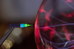 De rectenna, (afk. rectifying antenna) is gemaakt van aluminium, silicium en siliciumdioxide, en met behulp van standaardprocessen uit de chip-industrie. Foto: Randy Montoya