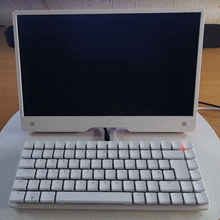 Raspberry Pi 500+ Erststart.