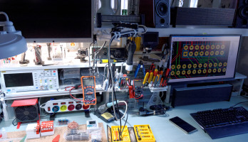 French Elektor Reader Patrick Besse’s Captivating Workspace