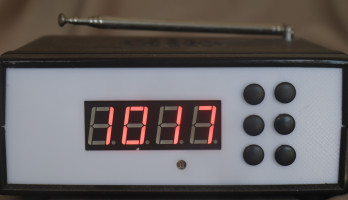 Radio-Controlled FM Alarm Clock with 433-MHz Sync