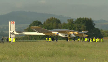 Rekordsolarflug: 13 Stunden am Freitag den 13.