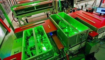 Laser liefert 1 Petawatt-Impuls