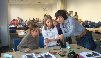 Girls' Day Veranstaltung "Licht für afrikanische Hütten"