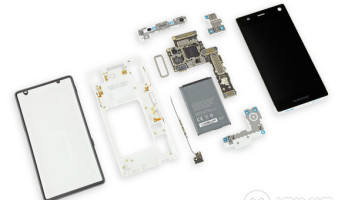 Fairphone 2 auseinandergenommen. Bild: iFixit