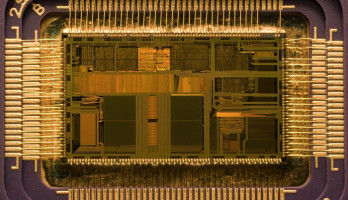 Deutlich unter 1 THz: Chip einer 486er CPU.
Bild: Uberpenguin/Wikipedia.com. GNU FDL 1.2
