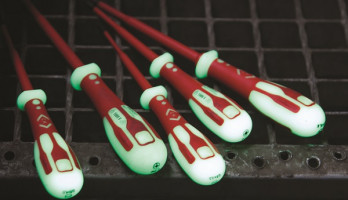 Distrelec erweitert Sortiment mit Branchenweit ersten Phosphoreszierenden Schraubendrehern von C.K Tools
