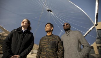 Die Forscher (v.l.n.r.): Sophia Haussener, Saurabh Tembhurne und Fredy Nandjou (Foto: Marc Delachaux / EPFL)