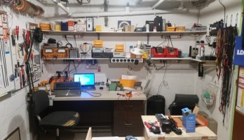 Ein Arbeitsbereich für industrielle Messtechnik und DIY-Elektronik