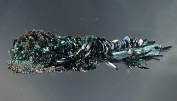 Kristalle aus halbleitendem schwarzem Arsen-Phosphor, Andreas Battenberg / TUM