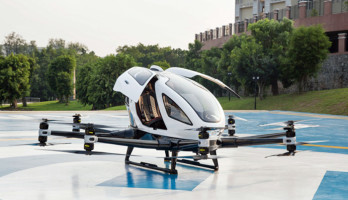 Autonomer, personentragender Multicopter EHang 216. Bild: FACC/IONICA
